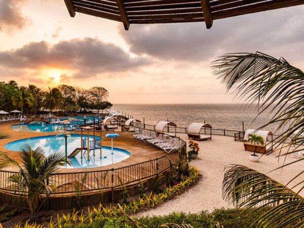 ISLA DEL ENCANTO - DAYTOUR GOLD